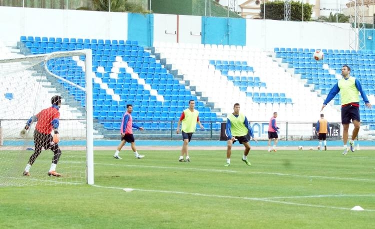La U.D. Melilla apura sus entrenamientos con la mirada puesta en el choque del domingo