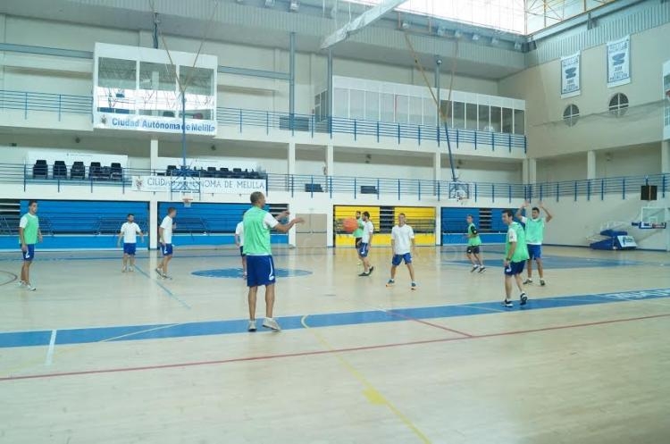 Unión Deportiva Melilla: Intensidad en los ejercicios de un miércoles acompañado de elevada temperatura