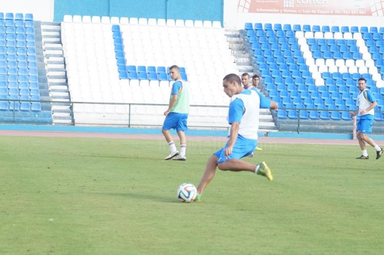 Aspanies Feaps apoya a la U.D. Melilla en su último entrenamiento semanal