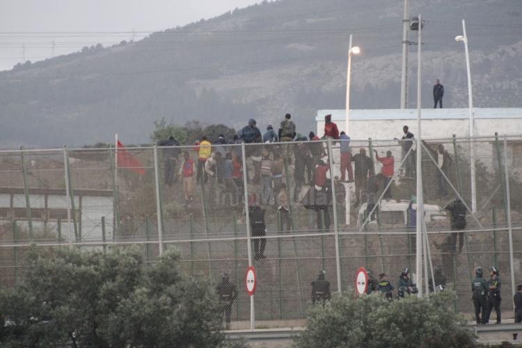 Nuevo intento de entrada masiva a Melilla protagonizado por unos 300 inmigrantes