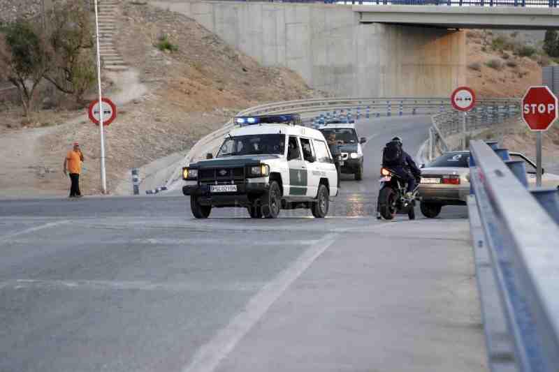 Unos 700 inmigrantes intentan sobrepasar la valla de Melilla y alrededor de 30 lo consiguen