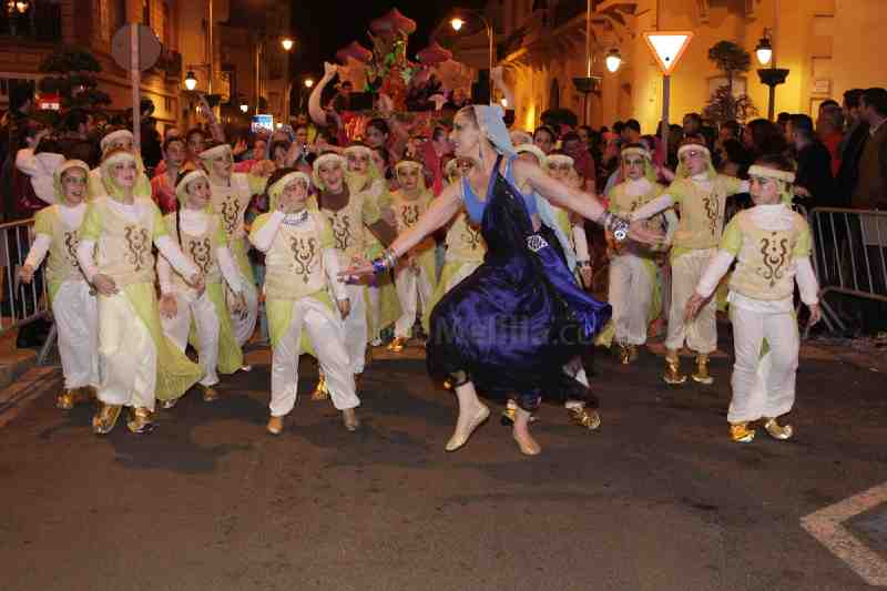 Una espectacular cabalgata pone el punto final al Carnaval 2014