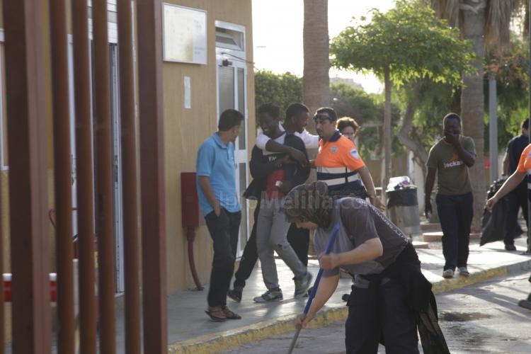 Ascienden a veinte los inmigrantes que han conseguido entrar en Melilla en el último asalto a la valla