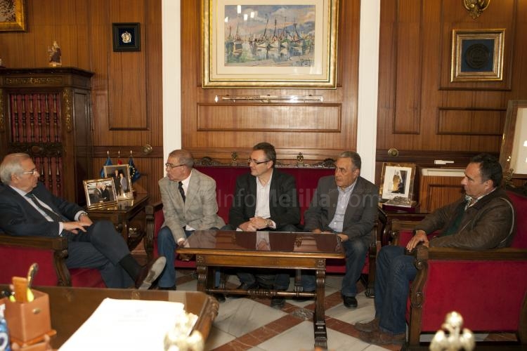 Deporte/Sociedad: La APDM entrega el título de Socio de Honor y el carne al presidente Imbroda