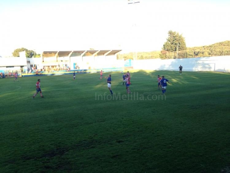 La U.D. Melilla logra el triunfo en el triangular de La Línea