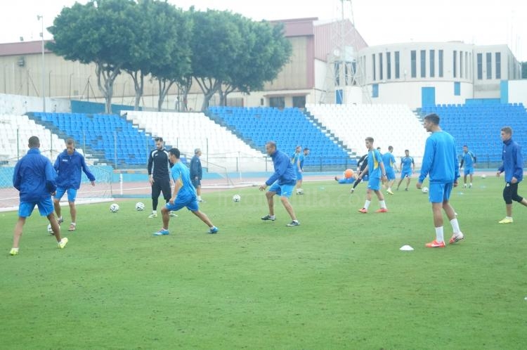 La U.D. Melilla trabaja táctica en la sesión de este pasado jueves