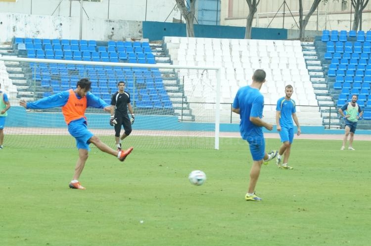 La U.D. Melilla entrena antes de emprender el viaje a Villanueva de la Serena