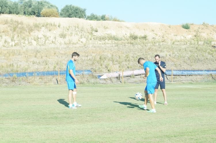 La U.D. Melilla trabaja en doble sesión en el Antequera Golf