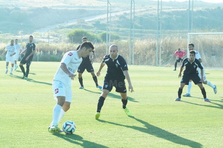 La UD Melilla gana en un partido ajustado al Marbella FC (2-1)