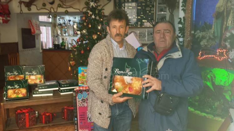 Deporte/Sociedad: El Club de Pesca islas Chafarinas hace entrega de roscones y juguetes a sus asociados
