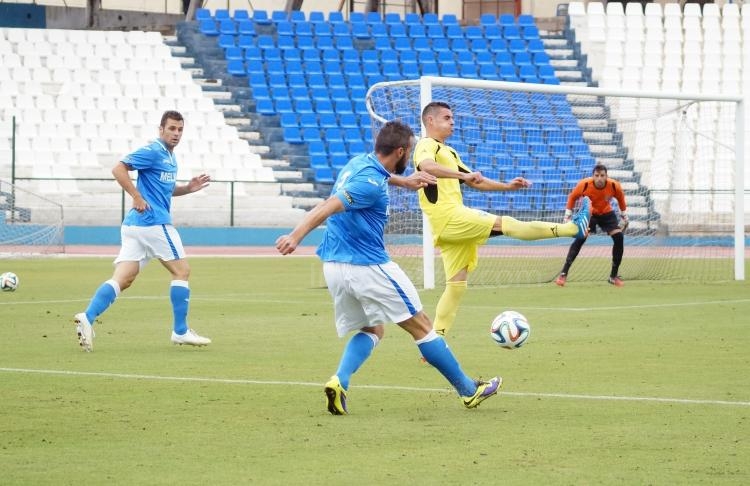 La Unión Deportiva vence echándole siempre mucho corazón ante un muy pegajoso Marbella (1-0)