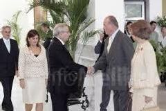 Imbroda saludando a Su Majestad durante su visita a Melilla