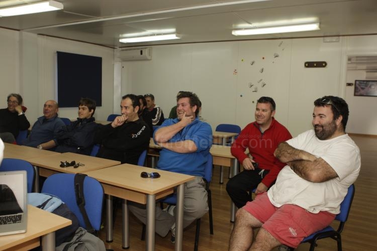 Vela: El clinic de Ángel Medina se desarrolla con un gran éxito