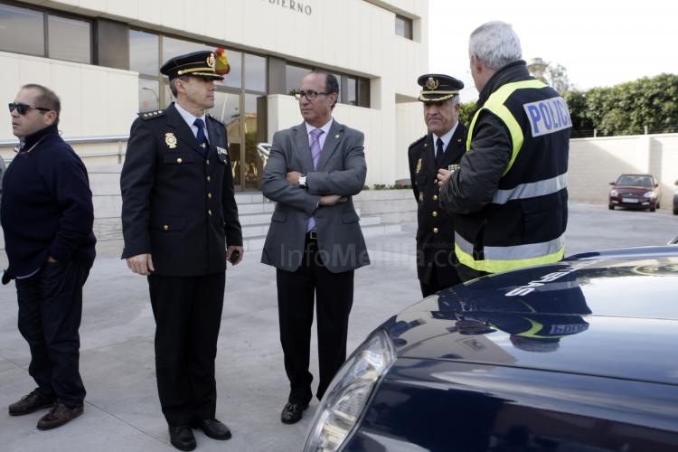 La Policía Nacional refuerza sus recursos materiales con seis nuevos vehículos y once equipos de verificación documental