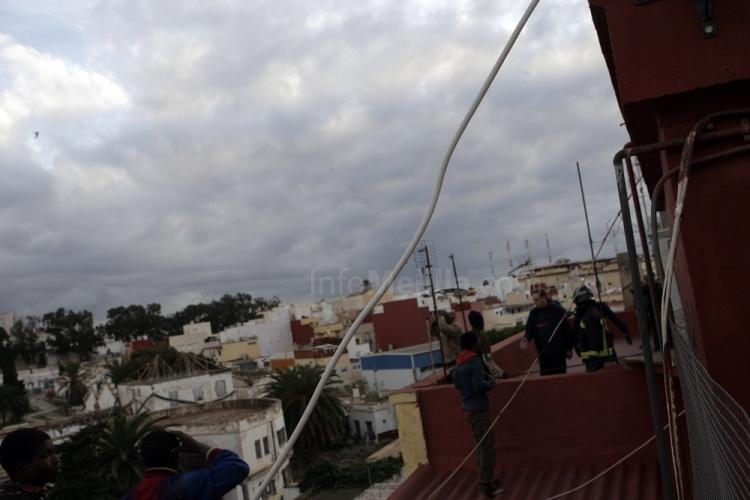 Alrededor de 60 inmigrantes han logrado entrar a Melilla tras un salto masivo protagonizado por unos 150
