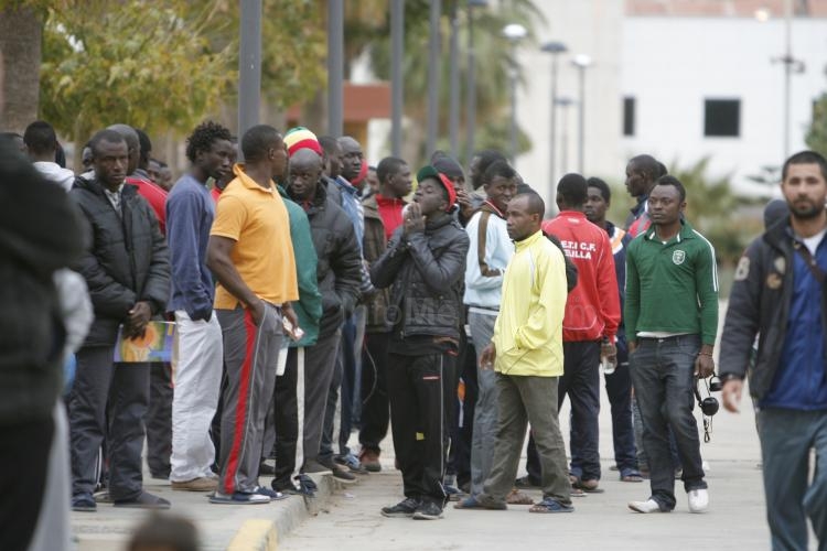 Alrededor de 150 inmigrantes logran acceder a Melilla tras un nuevo asalto a la valla