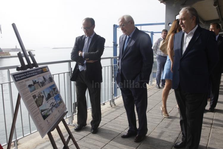 Inaugurada la nueva pasarela peatonal del puerto que facilitará el embarque y desembarque de pasajeros entre el Muelle Ribera II y el Espigón