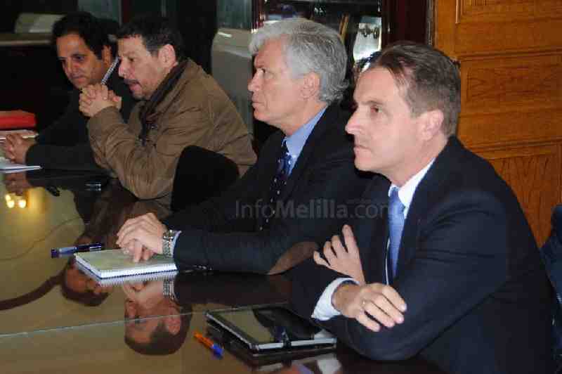 La oposición ha abandonado la reunión nada más comenzar