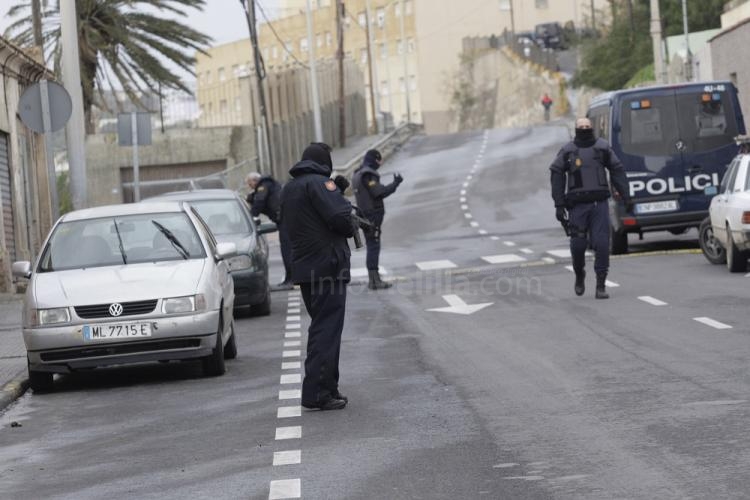 La Policía Nacional despliega un amplio dispositivo policial en La Cañada para localizar a los protagonistas de los disturbios