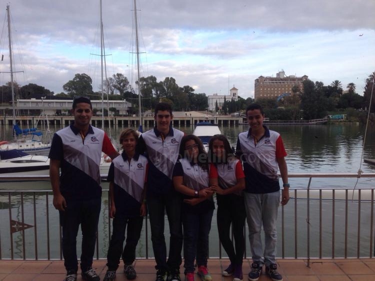 Regatistas en Sevilla