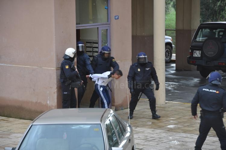 La Policía interviene gran cantidad de armas, dinero y droga en los registros efectuados en La Cañada