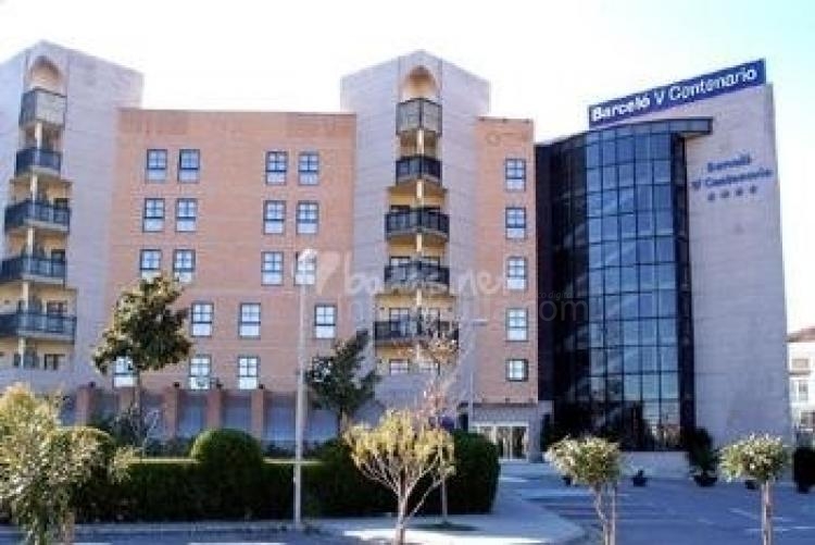 Vista del hotel "Barceló V Centenario", cuartel general azulino en Cáceres