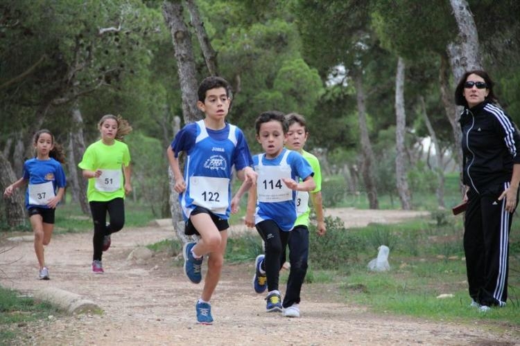Yusef Mohamed y al fondo de amarillo, Elena Remartínez