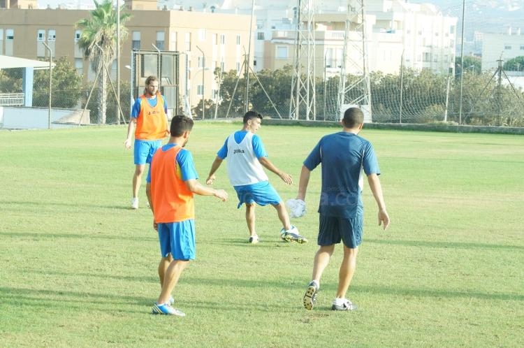 La U.D. Melilla comienza a preparar el debut en casa