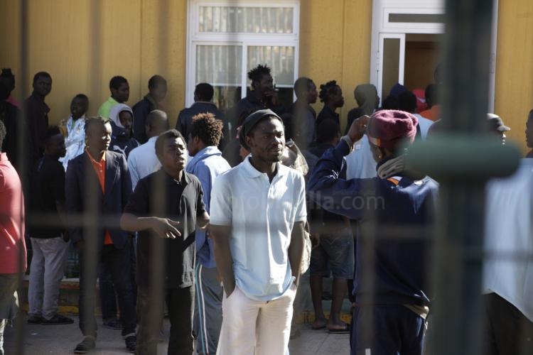 Más de 200 inmigrantes son atendidos en el CETI de Melilla tras un nuevo asalto a la valla