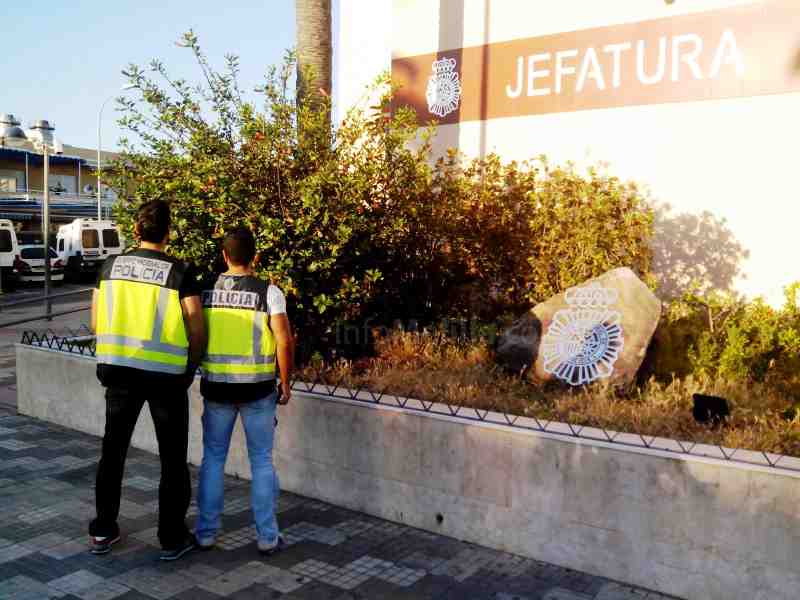 Detenidos tres jóvenes por quemar tres contenedores de papel