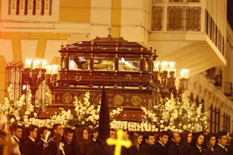 El dolor por la muerte de Cristo inunda las calles de Melilla en una excepcional noche de Viernes Santo