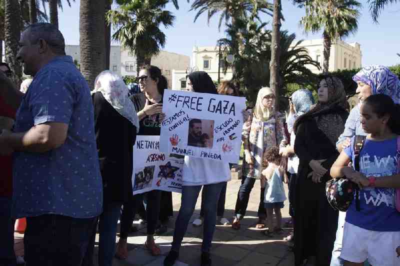 Unas 300 personas se concentran en Melilla en repulsa por la ofensiva de Israel en Gaza