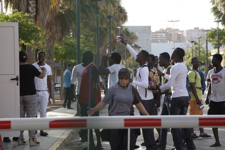 Ascienden a veinte los inmigrantes que han conseguido entrar en Melilla en el último asalto a la valla