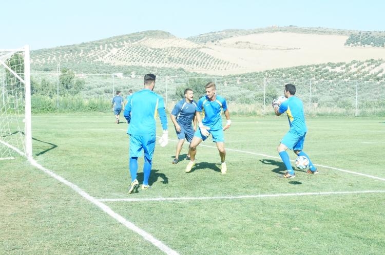 La U.D. Melilla trabaja en doble sesión en el Antequera Golf