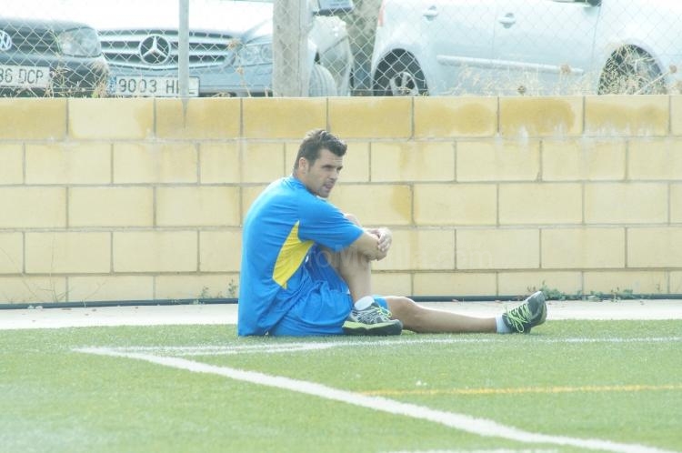La UD Melilla se ejercita sobre césped artificial