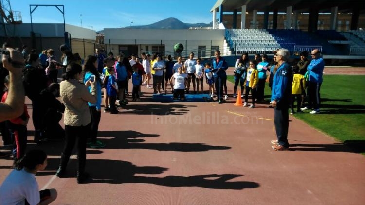 Deporte Escolar: El C.E.I.P. Reyes Católicos vence en la competición de jugando al atletismo y se clasifica para la fase Nacional