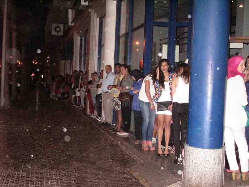 Los melillenses pudieron disfrutar de la noche de San Juan a pesar de que el agua intentó deslucir la fiesta