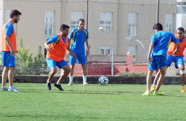 Unión Deportiva Melilla: Entrenamiento regenerativo en el anexo del Álvarez Claro