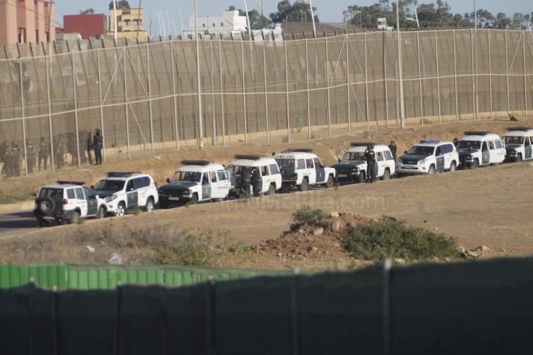 Unos 250 inmigrantes intentan entrar a Melilla pero sólo uno lo consigue