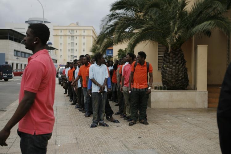 Alrededor de 150 inmigrantes logran acceder a Melilla tras un nuevo asalto a la valla