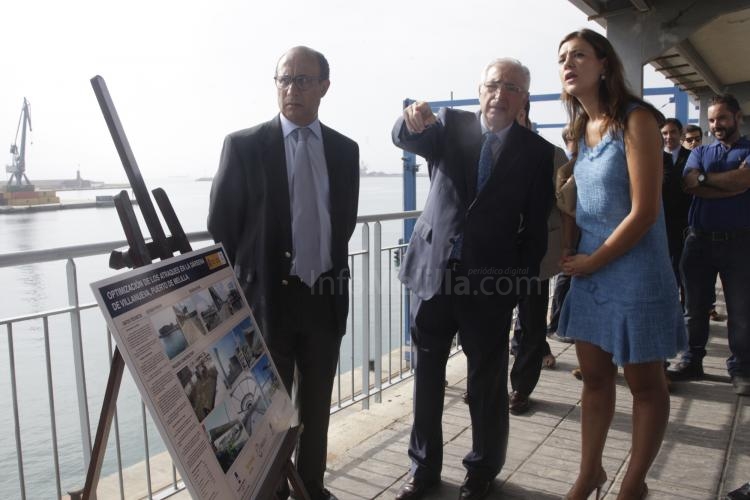 Inaugurada la nueva pasarela peatonal del puerto que facilitará el embarque y desembarque de pasajeros entre el Muelle Ribera II y el Espigón