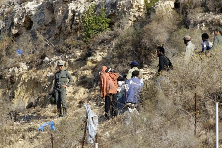 Unos 400 inmigrantes protagonizan un nuevo intento de asalto a la valla de Melilla, aunque ninguno lo consigue