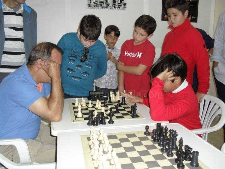 Ajedrez: Excelente participación y éxito deportivo en el torneo "Vicente Bueno"