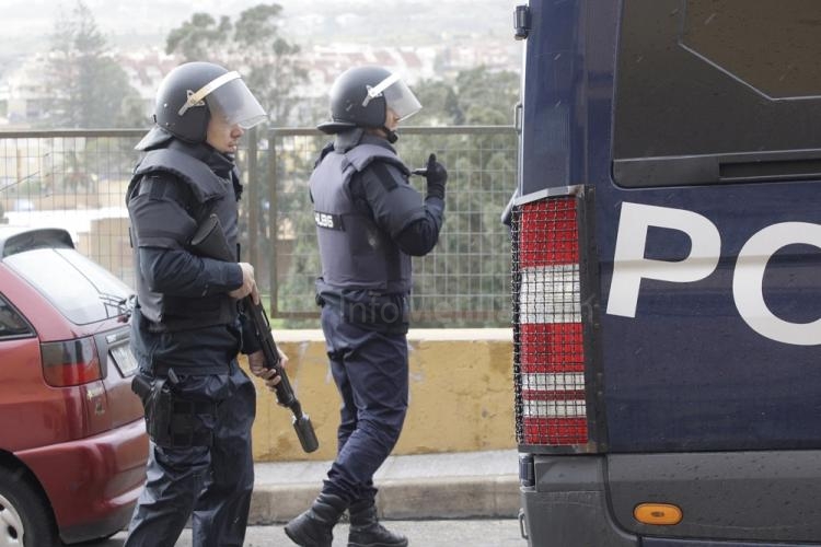La Policía Nacional despliega un amplio dispositivo policial en La Cañada para localizar a los protagonistas de los disturbios