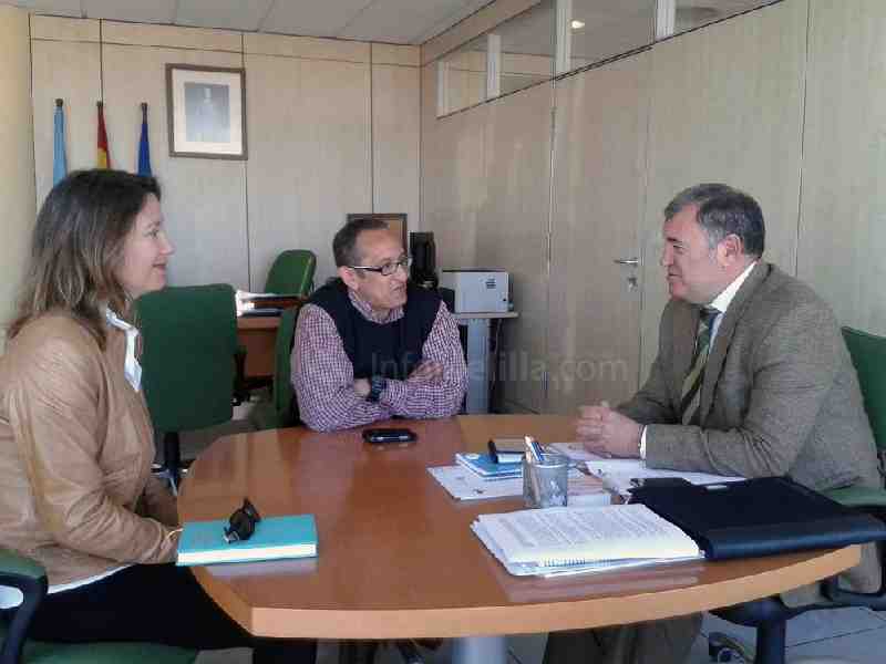 Momento de la reunión con la Asociación Melillense de Enfermos Mentales