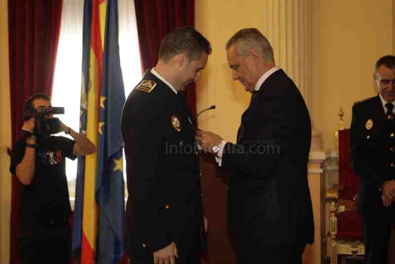 La Policía Local celebra su patrón con la entrega de la Cruz al Mérito Profesional