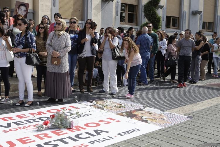 Familiares y amigos de Emin y Pisly reclaman justicia y la implicación de las autoridades españolas en el primer aniversario de la muerte de los jóven