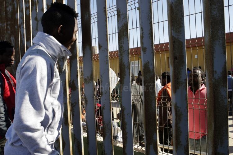 Más de 200 inmigrantes son atendidos en el CETI de Melilla tras un nuevo asalto a la valla
