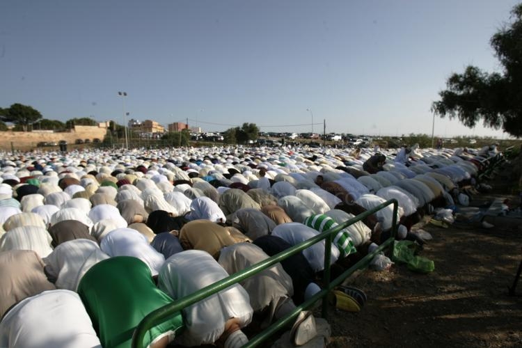Miles de musulmanes celebran hoy en Melilla el final del Ramadán o Aid El Fitr