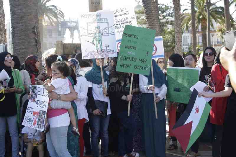 Unas 300 personas se concentran en Melilla en repulsa por la ofensiva de Israel en Gaza